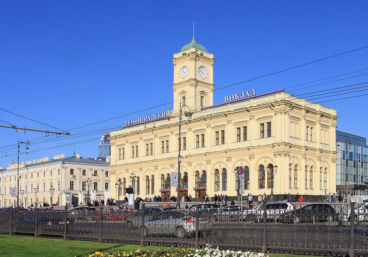 Парковка на Ленинградском вокзале (Москва) 🅿️ стоимость парковок, как  добраться